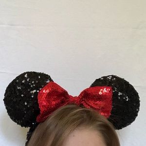 MINNIE MOUSE EARS! Disney